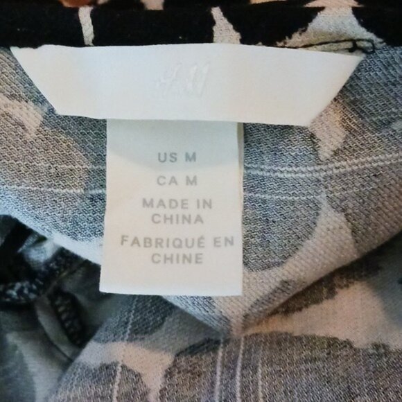 H&M Blouse Black Cream Puff Short Sleeve Animal Print Linen Blend Womens Size M - Picture 6 of 7